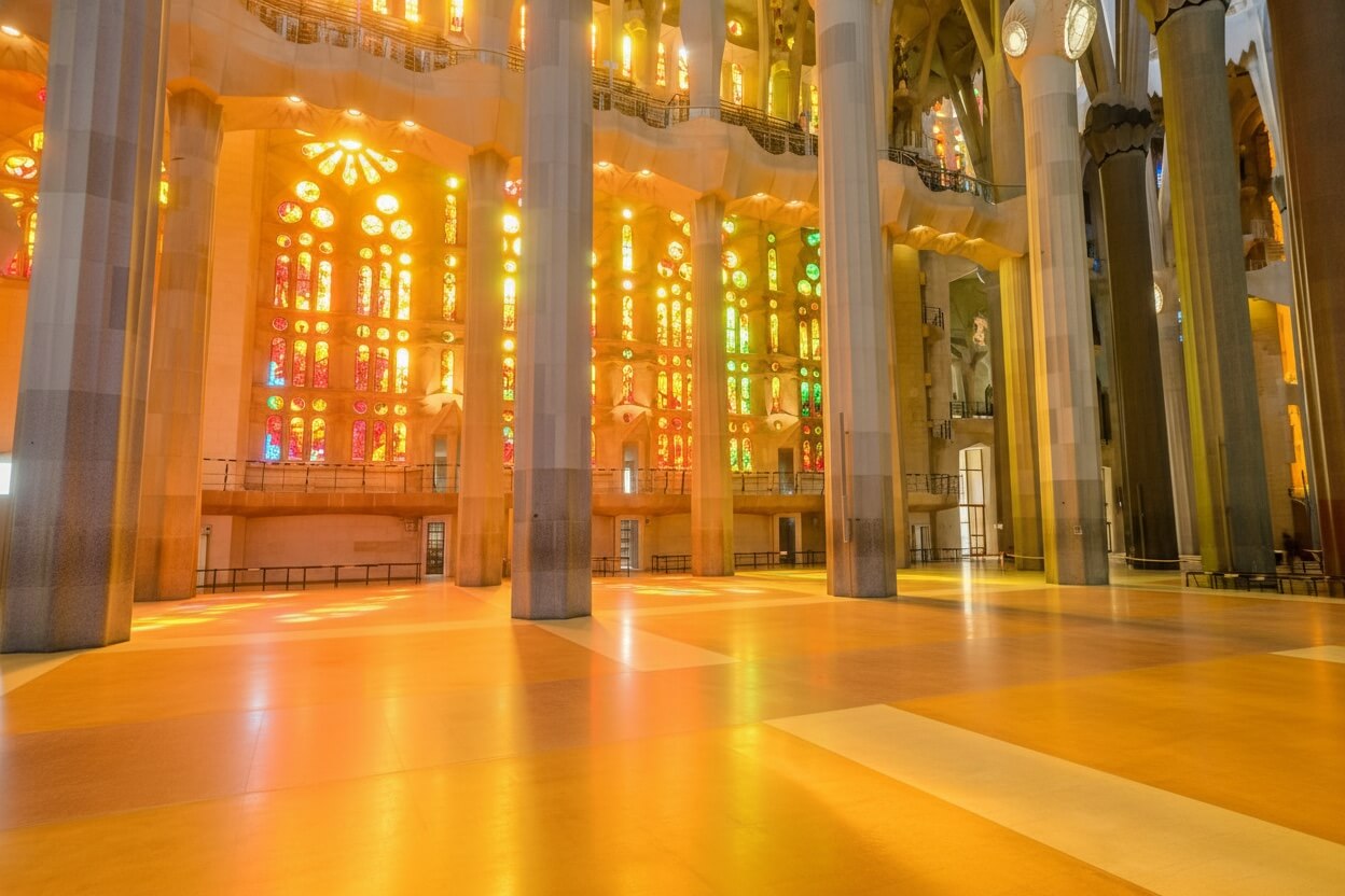 Interno colonne Sagrada Familia biglietti